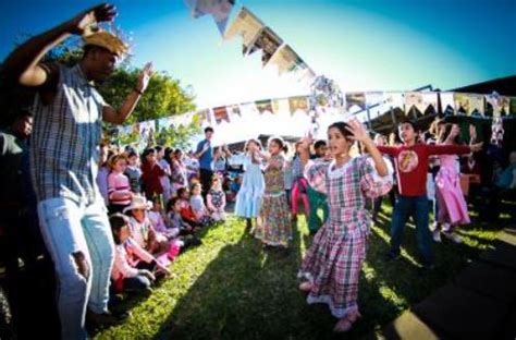 Sábado é dia de festa junina no Centro de Porto Alegre Porto Alegre