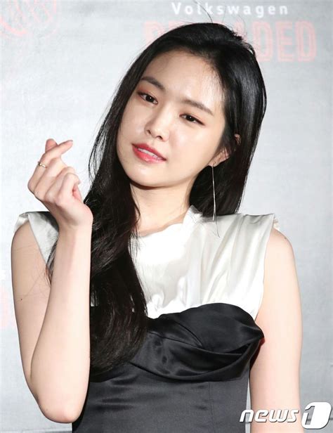 Pin on Apink Son naeun 손나은