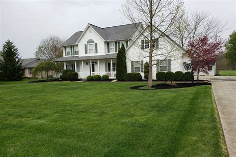 6 Benefits Of Using Mulch In Your Landscaping… | D2 Landscaping