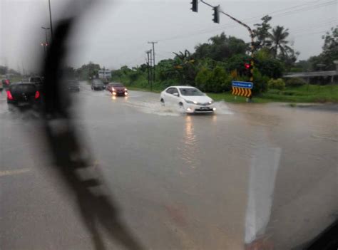 Sarawakian Marks Amaran Hujan Lebat Gambar Banjir Sekitar Kuching 31