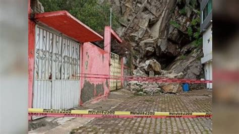 Tras Lluvias Se Derrumban Rocas De Un Cerro Y Afectan A Dos Casas En