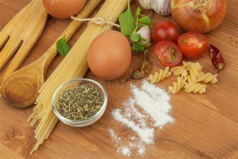 Ingredientes Para Cocinar En Una Tabla De Madera Vidrio De Verduras Y