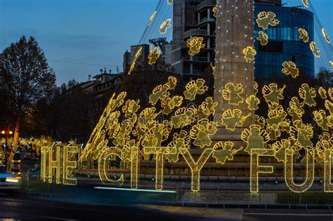 Iluminaci N De La Navidad En Tbilisi Georgia Foto De Archivo Imagen