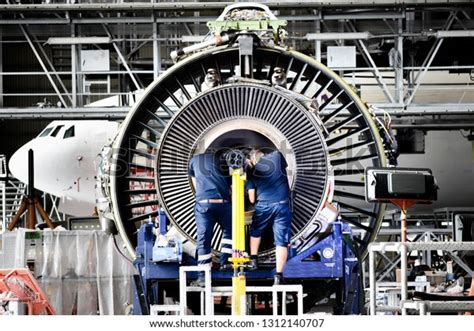 Jet Engine Remove Aircraft Airplane Maintenance Stock Photo 1312140707 ...