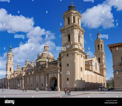 Saragosse Espagne Avril La Basilique Notre Dame Du Pilier