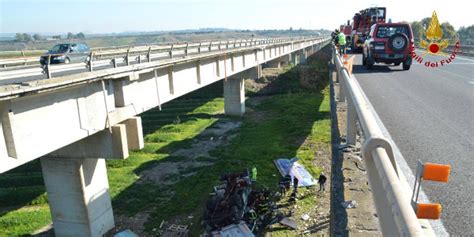 SikilyNews It Tir Vola Da Un Viadotto Sulla Palermo Catania Muore L