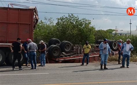 Vuelca tráiler en carretera Tampico Valles chofer muere en hospital