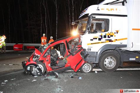 Lkw Kracht Auf A Bei N Rnberg Auf Stauende Ein Mensch In Lebensgefahr