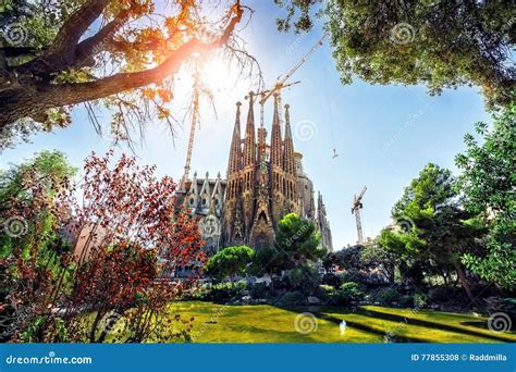 The Bas Lica I Temple Expiatori De La Sagrada Fam Lia Barcelona Spain