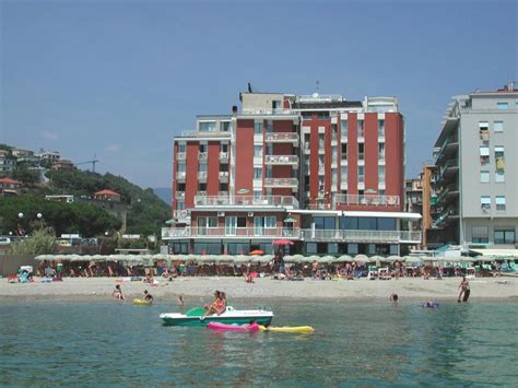 Hotel A Pietra Ligure Con Spiaggia Privata Hotel Spiaggia Privata