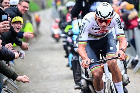 Herbeleef Mathieu Van Der Poel Soleert Naar Eerste Zege In E Stuyven