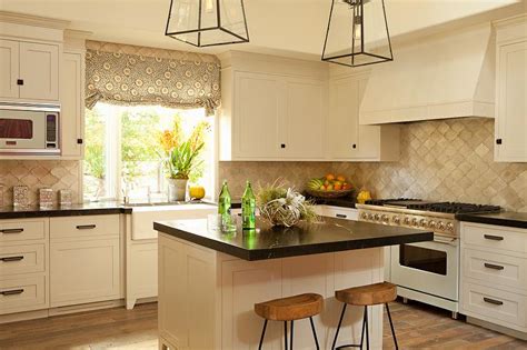 Cream Kitchen Backsplash Things In The Kitchen