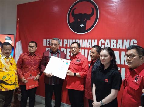 Ben Pilar Kembalikan Formulir Pendaftaran Ke Dpc Pdip Kota Tangsel