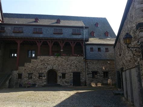 Local destination Limburg Castle in Limburg an der Lahn - DOATRIP.de