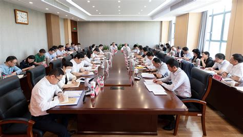 我校召开党委理论学习中心组（扩大）学习会暨党纪学习教育专题读书班集中学习