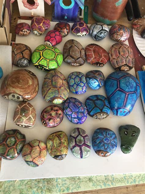 Painted rocks as turtles | Turtle painted rocks, Turtle painting ...