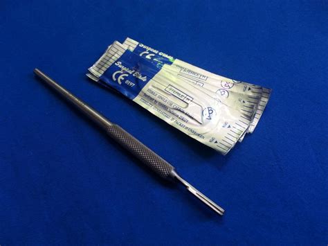 1 O R GRADE ROUND SCALPEL HANDLE 3 5 STERILE SURGICAL BLADE 10