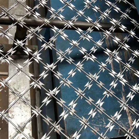 Factory Anti Climb Stainless Steel Diamond Welded Razor Barbed Wire