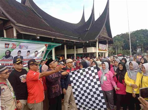 Meriah Jalan Santai Hut Pgri Ke 78 Dan Hgn 2023 Di Kota Padang