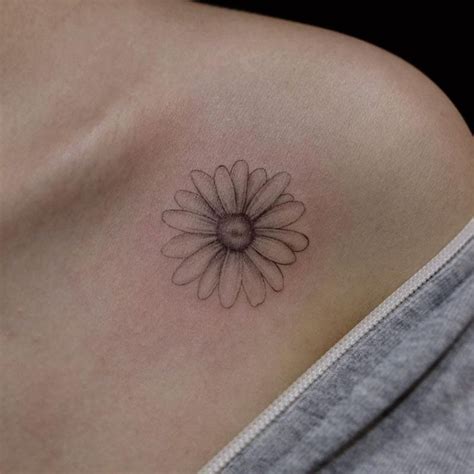 36 Best And Unique Daisy Flower Tattoos For Women In 2020 Daisy Flower Tattoos