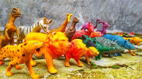 Mencari Mainan Hewan Dinosaurus Sapi Lucu Gajah Singa Macan Badak Rusa