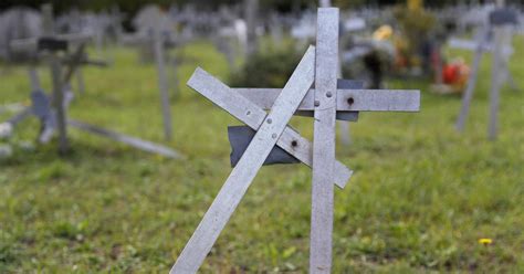 Cimitero Dei Feti Con I Nomi Delle Madri Il Garante Della Privacy