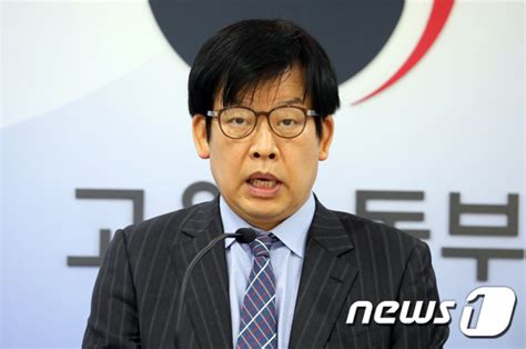 고용노동부 노동시장동향 보용보험 가입자 증가폭 개선세 지속 뉴스1