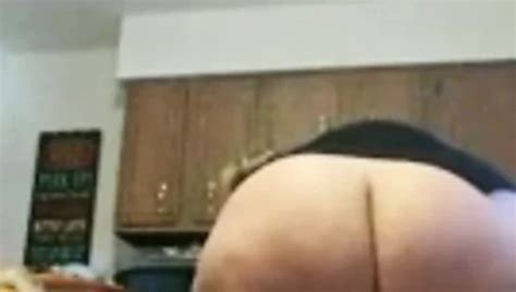 Weiße Ehefrau reitet riesigen schwarzen Dildo xHamster