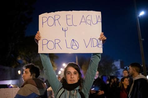 Crisis hídrica sale agua salada de los grifos en Uruguay