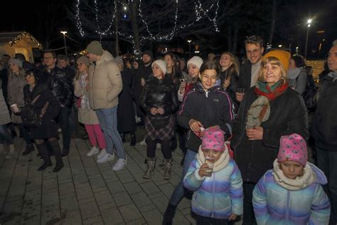 Do Ek Nove Godine Uz Glazbu Ples I Klizanje U Novu Godinu