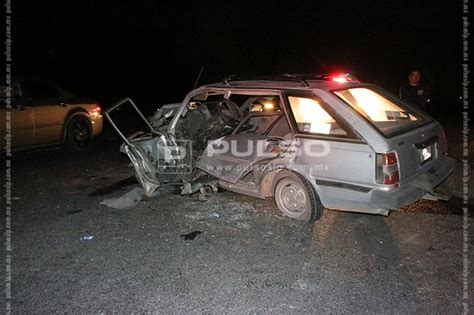 Auto Se Estrella Contra Poste Un Prensado Fotogaler A