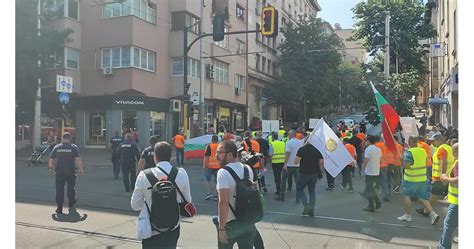Пътните фирми протестират на 20 места в страната