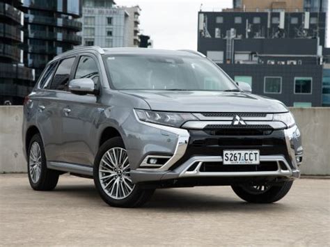 2020 Mitsubishi Outlander Review Price And Specification Carexpert