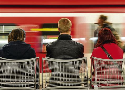 Zwei St Rungen Bei Der Bahn