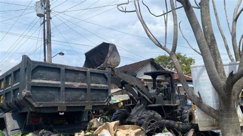 Pembersihan Sisa Banjir Demak Batalyon Zipur Tk Kirim Alat Berat Dan