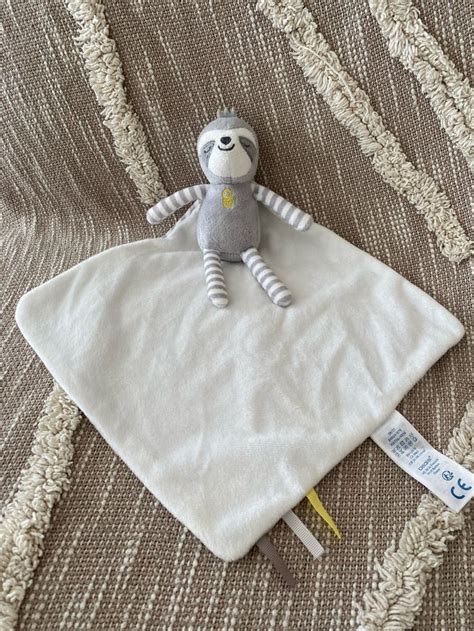 Peluche Doudou Plat Mouchoir Obaibi Paresseux Gris Et Blanc Cape Hero