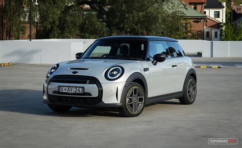 2023 MINI Cooper SE Review Video PerformanceDrive