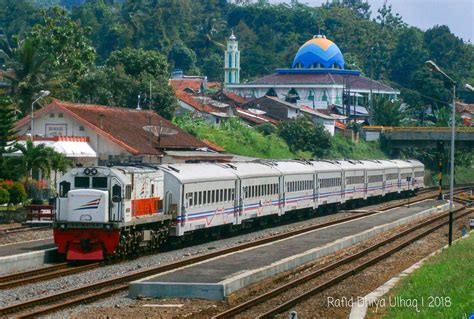 Sawunggalih Utama Berhenti Jalur Stasiun Bumiayu Rafid Dhiya