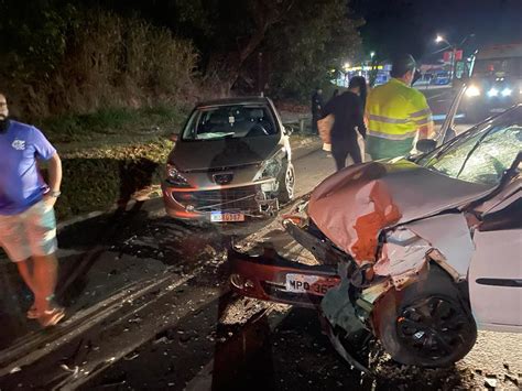 A Gazeta Acidente Entre Carros Deixa Duas Pessoas Feridas Na Br 101