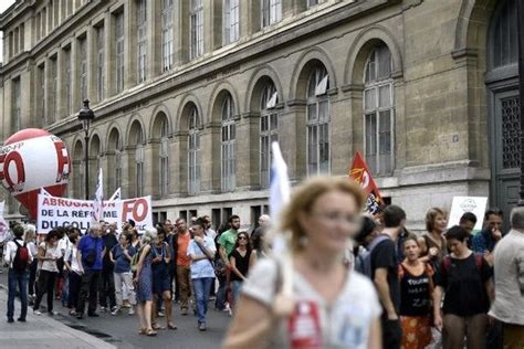 Mobilisation En Baisse Contre La Réforme Des Collèges