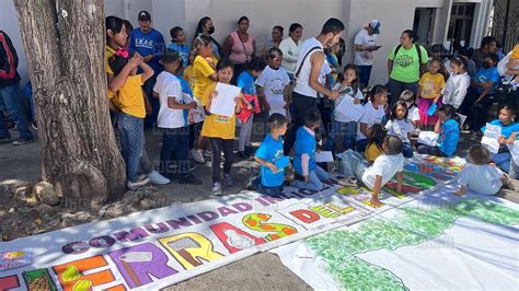 Frente A Casa Presidencial Pobladores De Tierras Del Padre Exigen