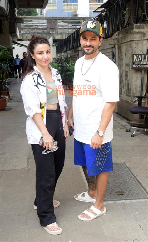 Photos Soha Ali Khan And Kunal Kemmu Spotted In Bandra 4 Soha Ali