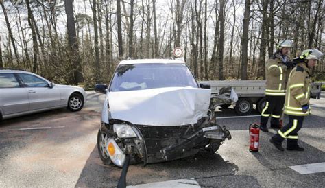 Schwerer Unfall Auf Kreisstra E Bei Neulingen Mit Drei Fahrzeugen