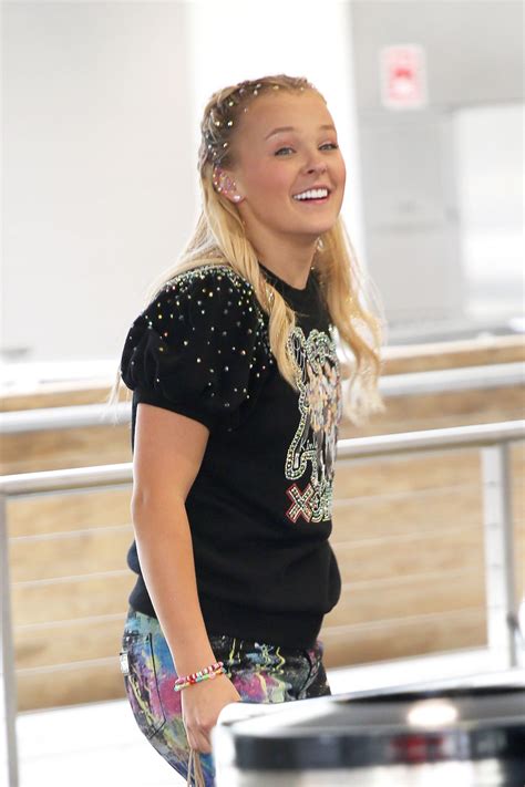 JoJo Siwa Street Style 08/23/2022 • CelebMafia