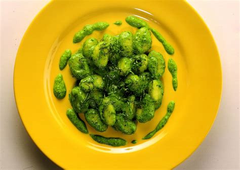 Ricetta Gnocchi Di Patate Al Pesto Le Ricette De La Cucina Italiana