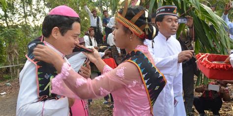 Foto Tradisi Tengge Kain Songke Dan Tradisi Lorang Khas Flores Barat