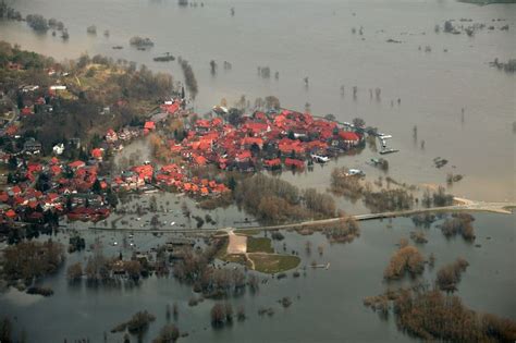 Luftbild Hitzacker Jahrhundert Hochwasser Berschwemmung Am Ufer