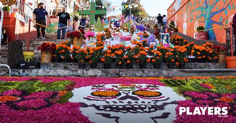 As Luce El Altar De Muertos Monumental De Santa Anita