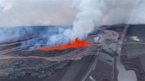 Enorme Lavafontein Grootste Actieve Vulkaan Ter Wereld Uitgebarsten