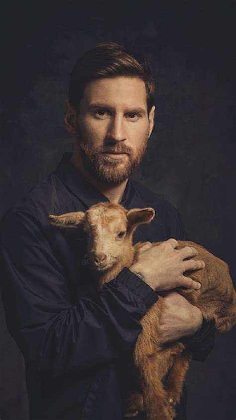 Messi With Baby Goat Messi Baby Goat Footballer Goat Sportsman Hd